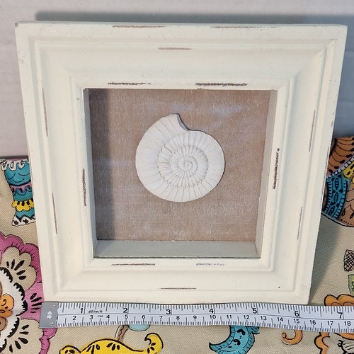 White distressed wood - white,
